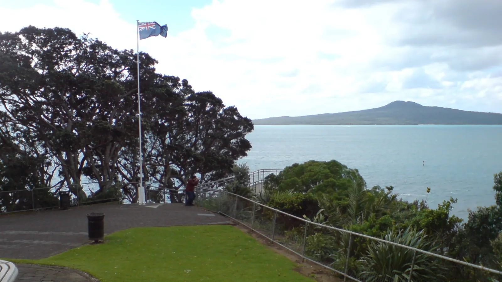 A flagpole with the New Zealand flag at Achilles Point in Auckland
