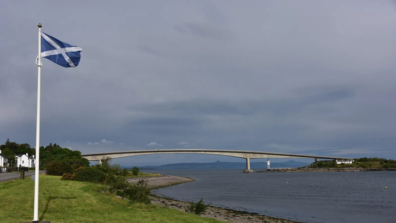 The Saltire on a free-standing flagpole by the Skye Bridge